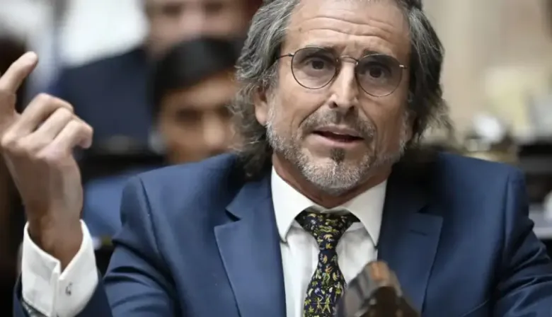 La pelea de Benegas Lynch con García Cuerva suma ruido al Gobierno y a la agenda