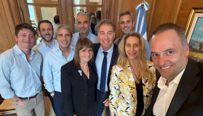 Caputo y Menem, cara a cara: la reunión que apunta a ordenar La Libertad Avanza