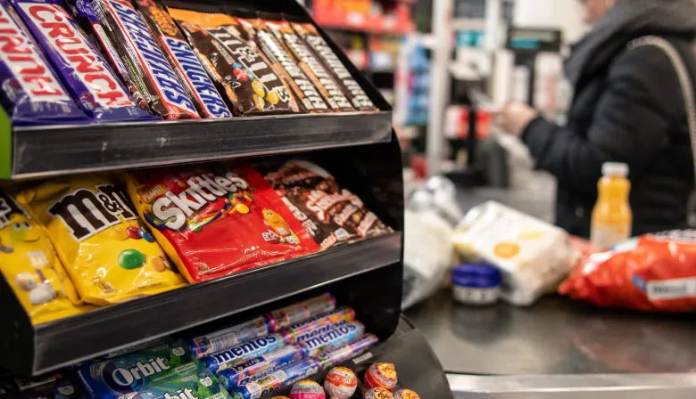 Contragolpe K por la Ley de Etiquetado: qué quiere prohibir en supermercados