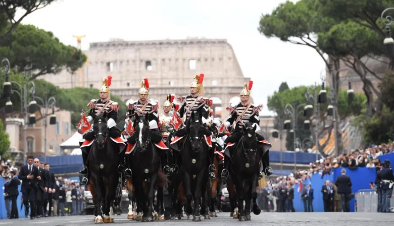 Caos en Roma: caballos desbocados tras una explosión antes del desfile