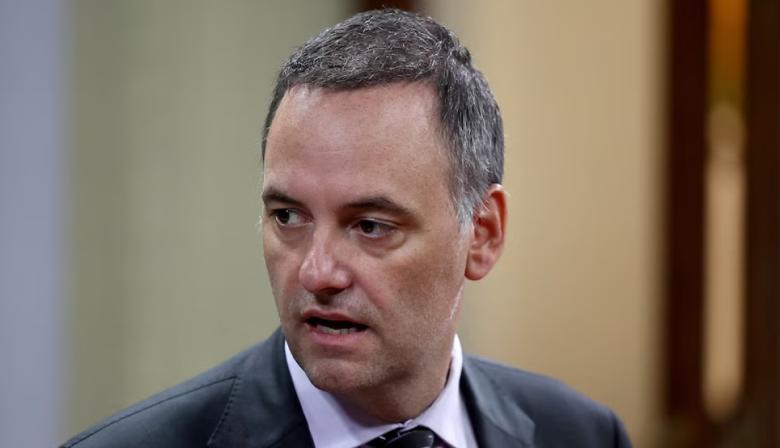 Pagano pidió meter preso a Adorni por "apretar" al contratista: qué habría hecho