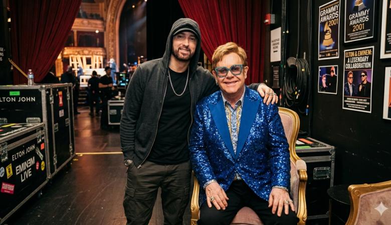 Qué hubo detrás del insólito obsequio de Eminem en la boda de Elton John