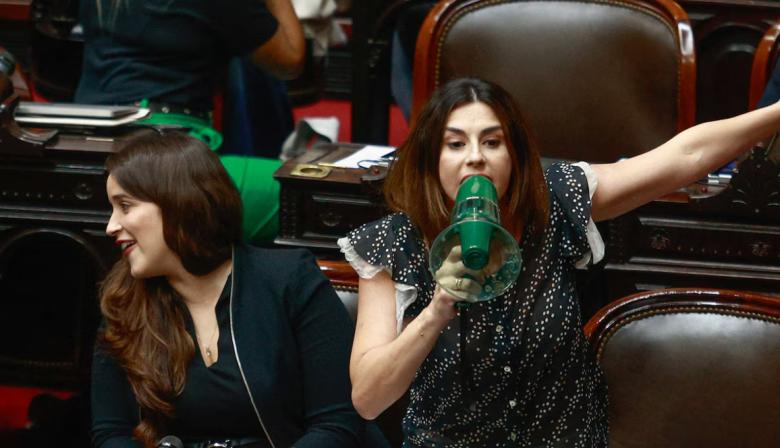 Pagano vs. Menem: ¿qué dice el reglamento sobre las licencias por maternidad?