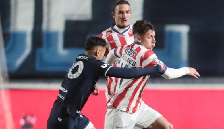 Argentinos Juniors y Unión de Santa Fe sacudieron la noche de octavos de final