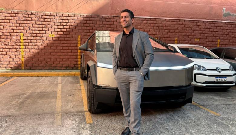 El “dipuTesla” salió a defenderse tras la polémica por su camioneta de lujo