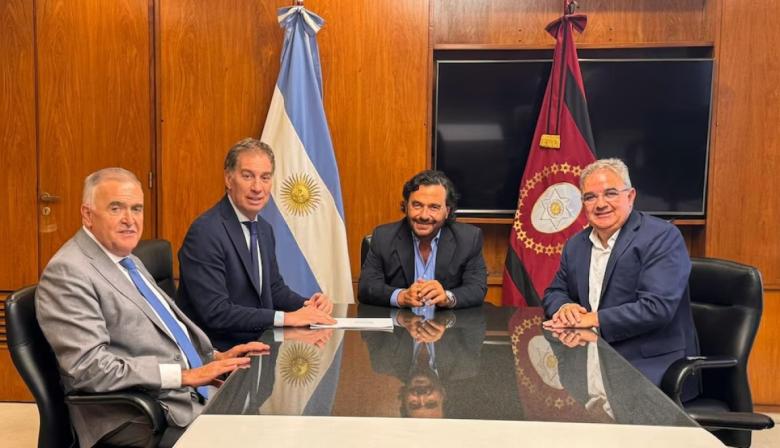 Cómo el Gobierno intenta sumar votos en el Congreso y freezar la ofensiva por Adorni
