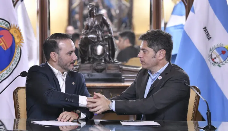 Axel Kicillof y Juan Pablo Valdés, una foto en Corrientes que desafía a Milei