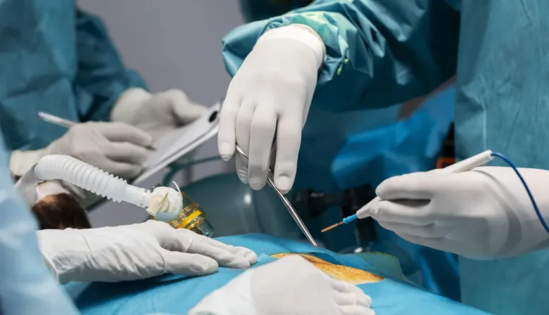 Entró por un dolor abdominal y murió horas después: qué pasó en una clínica de La Plata