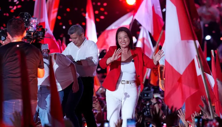 Keiko Fujimori enfrenta a Roberto Sánchez en un balotaje que define a Perú