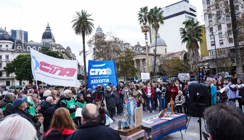 CTA de los Trabajadores y CTA Autónoma marchan contra Milei a Plaza de Mayo