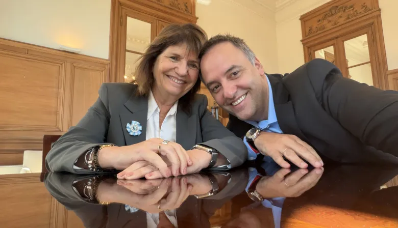 La declaración jurada de Adorni: del "pensé en renunciar" a la torta de Bullrich