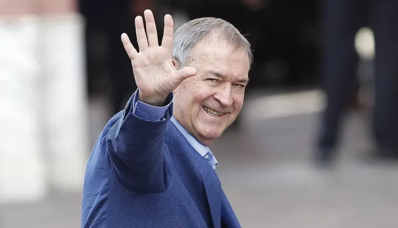 Schiaretti trata de mentiroso a Adorni y pide su renuncia
