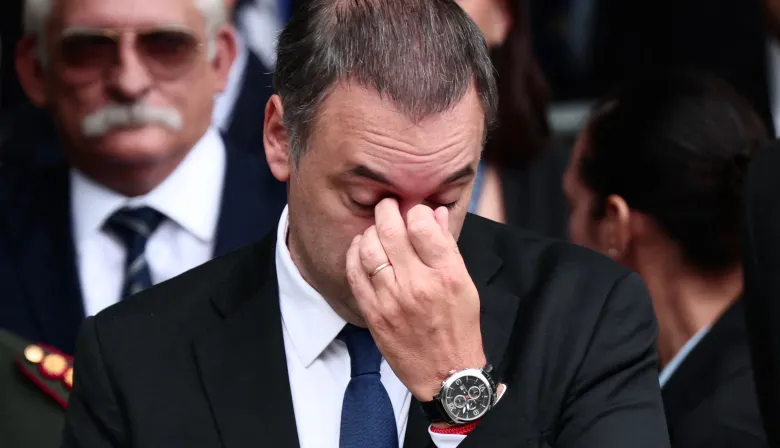 El pendrive hizo que ahora tampoco cierre lo negro: fin