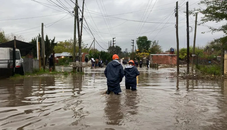 Olas de calor, inundaciones y otros riesgos: el giro de Kicillof para la obra pública
