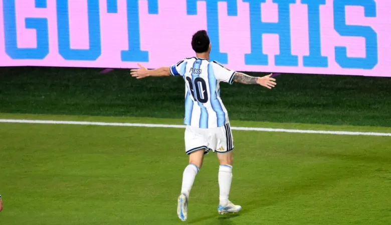 Mike Tyson, Ronaldo, Ginóbili y decenas de famosos se rindieron ante el logro de Messi
