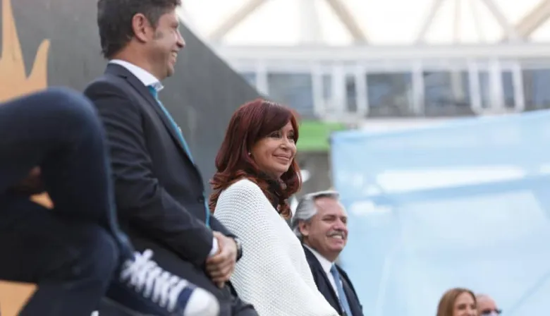 En una guerra de espejos, La Libertad Avanza y el peronismo kirchnerista preparan sus propias crisis