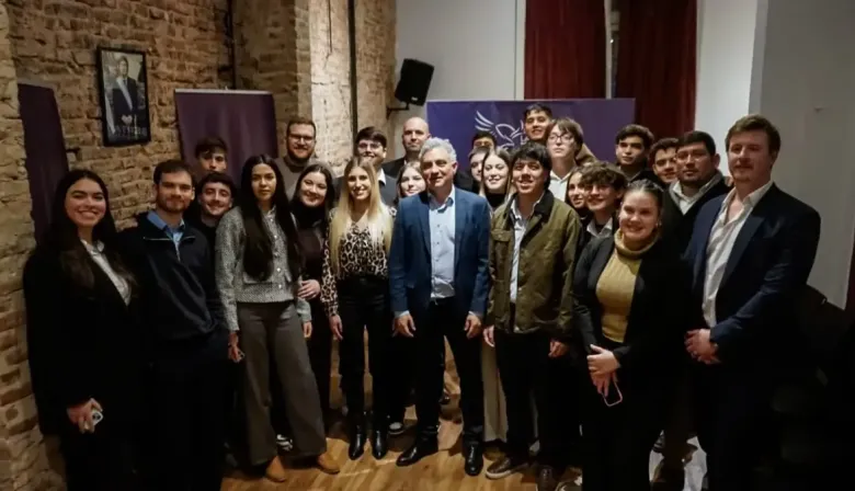La Libertad Avanza busca habilitar a los jóvenes de 18 años para ser concejales
