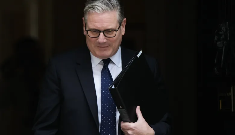 Renuncia Keir Starmer: los motivos de su caída y cómo se elegirá al nuevo primer ministro británico