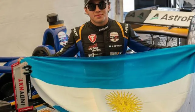 Alessandro De Tullio ganó en pista, pero una sanción le quitó el triunfo en la Indy NXT