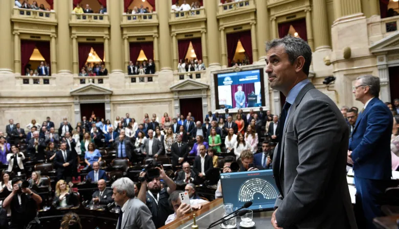 El oficialismo mueve fichas para blindar a Adorni y busca desactivar la ofensiva opositora