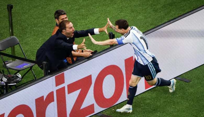 Quién es Joaquín Bruno, el periodista de TyC Sports que festejó con Messi