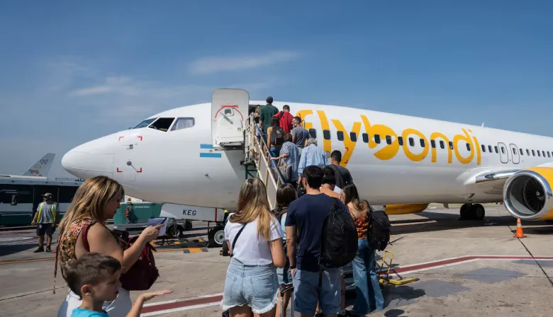 Flybondi paralizó toda su operación, suma denuncias y crece la preocupación en el sector