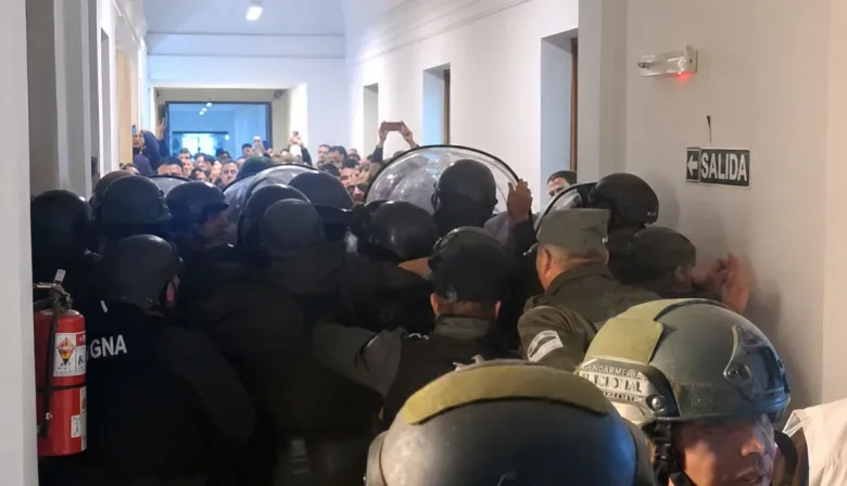 Rodolfo Aguiar encabeza la protesta de ATE en la CNEA y apunta al Gobierno