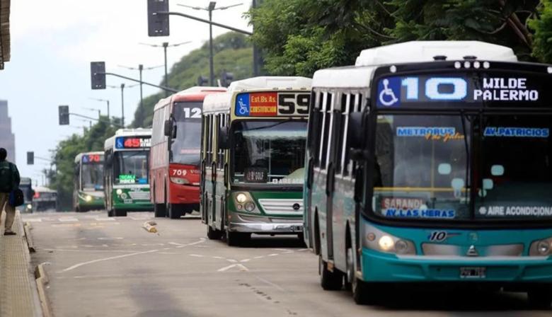 Sin acuerdo salarial, la UTA advierte por posibles paros de colectivos