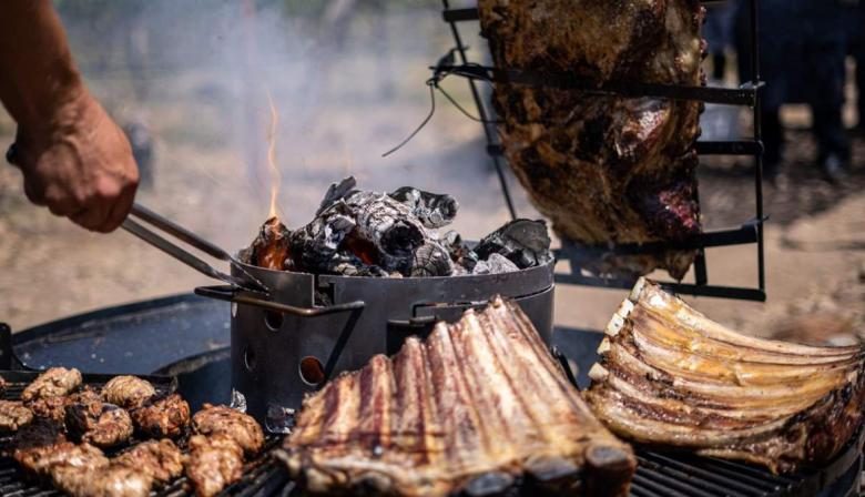 Del asado al pollo: qué pasó con los precios de la carne en las gestiones de Fernández y Milei