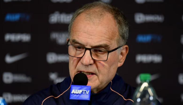 Marcelo Bielsa confirmó su salida de Uruguay: “Esta despedida es muy dolorosa”