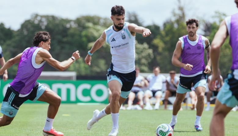 Argentina entrenó tras vencer a Argelia en un clima de absoluta profesionalidad