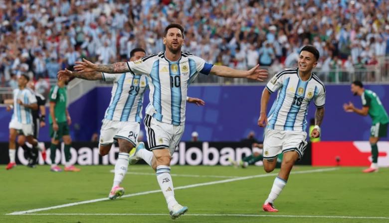 Argentina le ganó a Argelia con un triplete de Messi y encendió a una multitud en Kansas