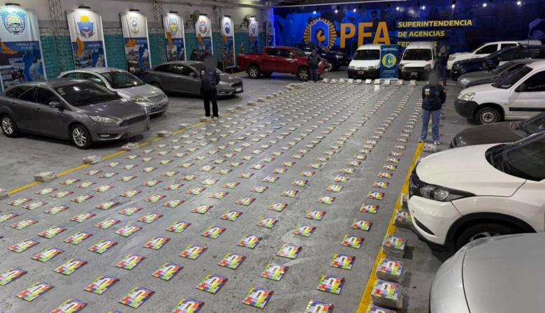 Un control de rutina destapó un negocio millonario con los álbumes del Mundial