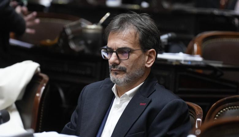 Sebastián Galmarini destrozó al PRO y la UCR por bancar a Adorni: "Sellos de goma"