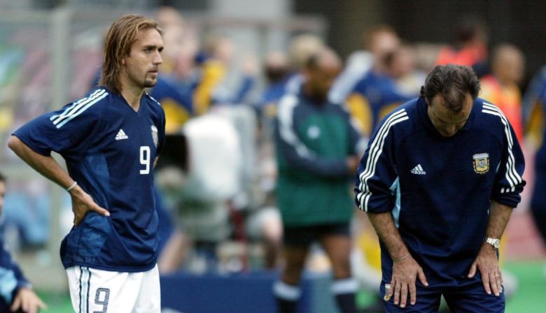 La obstinación de Bielsa dejó a Argentina afuera en primera ronda