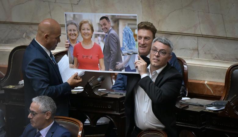 Adorni hizo estallar a Paulón: proyecto, alerta 2027 y meme de Los Simpson