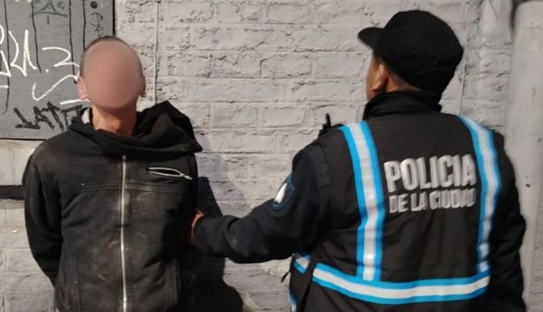 Un boquetero cavaba junto a las vías para dar un millonario golpe en Villa Urquiza