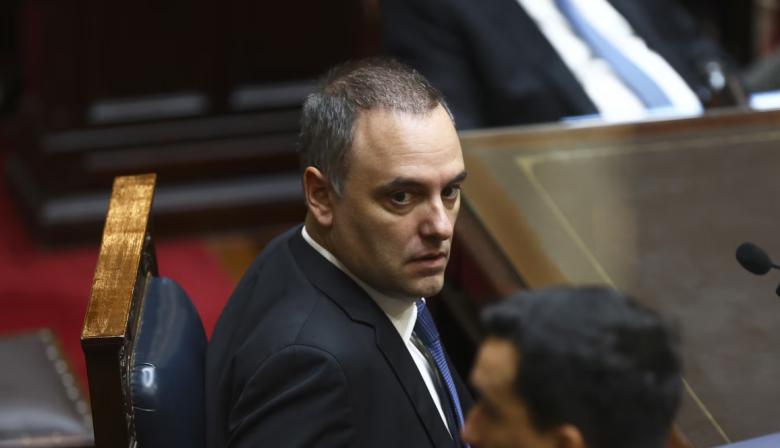 Milei corrió a Adorni de la vocería: ¿le alcanza para salvarlo del Senado?