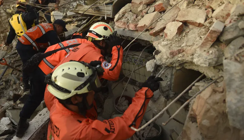 Los Topos de México operan en La Guaira y alertan por falsas donaciones
