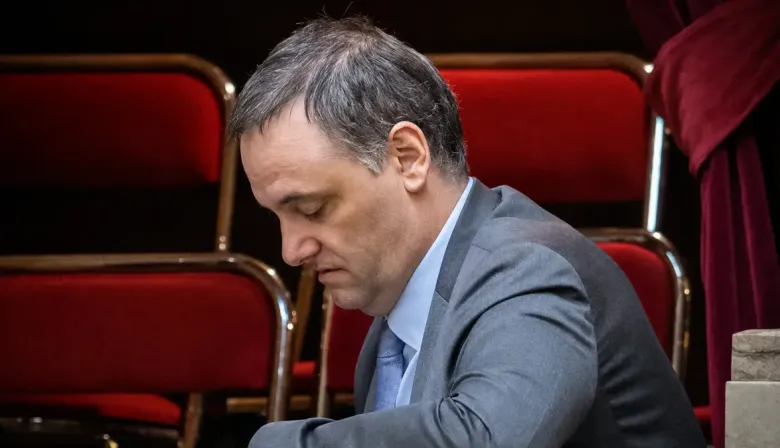 Manuel Adorni renunció al directorio de YPF y quedó totalmente desvinculado del Gobierno