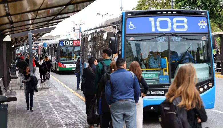 Casi un millón de pasajeros menos: el boleto del bondi impacta fuerte en el AMBA