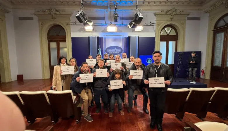 Crecen las quejas de periodistas por las restricciones para trabajar en la Casa Rosada