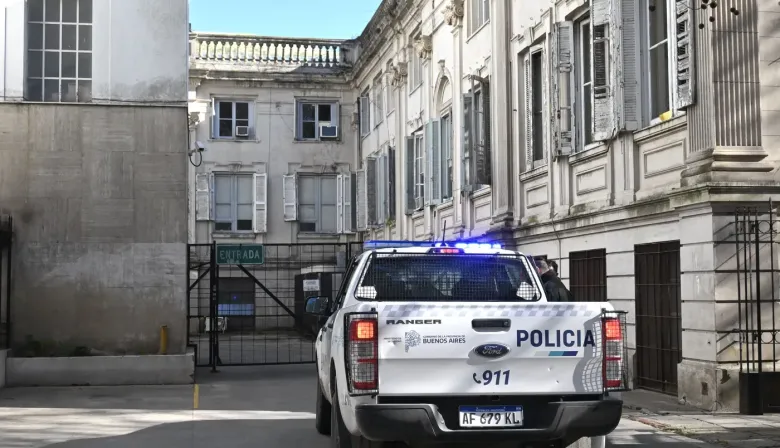 Entró al estacionamiento de los tribunales platense y se llevó una moto 0 kilómetro