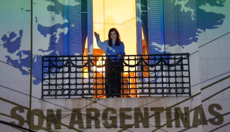 El festejo por la Selección dejó una postal política con Cristina en el balcón