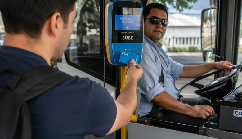 Cambian los colectivos en PBA: Kicillof promulgó la ley para choferes y pasajeros