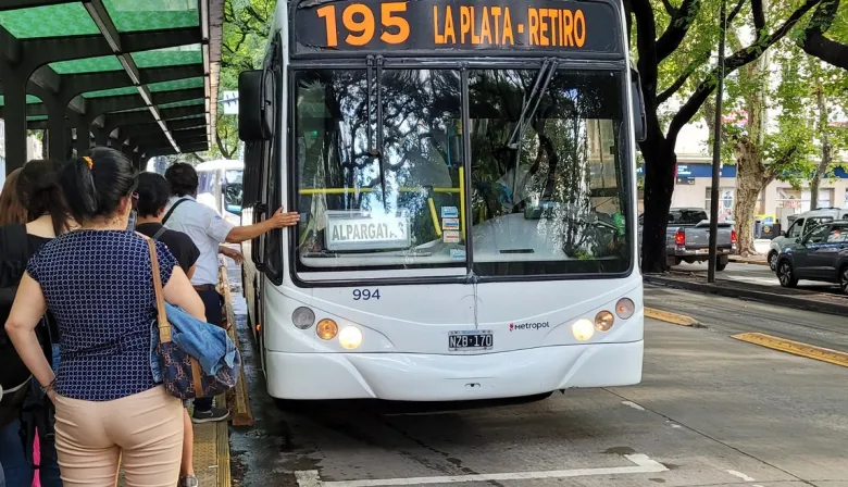 Línea 195 CABA-La Plata: el Gobierno sacó ramales y lanzó un nuevo servicio