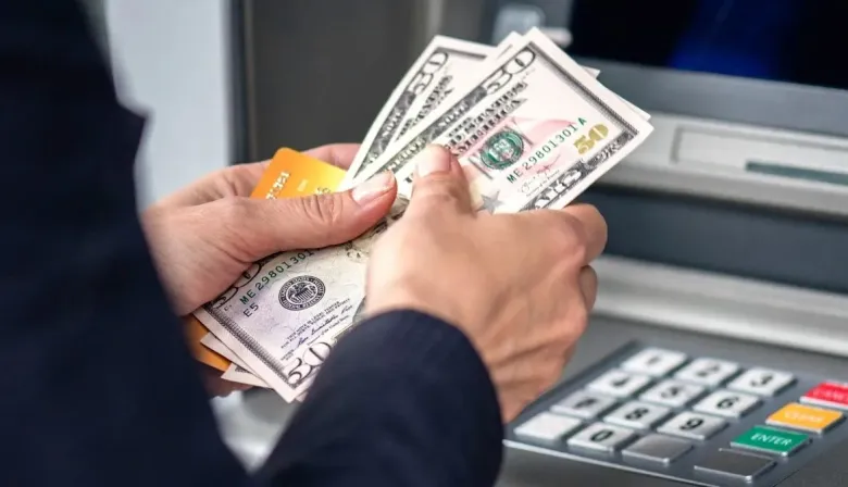El BCRA habilitó el pago de salarios en dólares: cómo funcionará y a quiénes alcanza