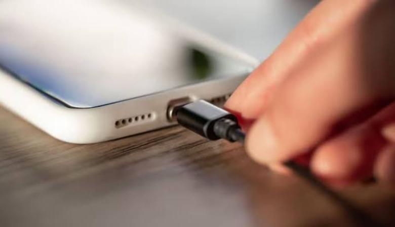 La forma correcta de cargar el celular para prolongar la vida útil de la batería