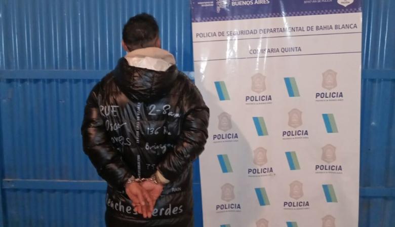 Detuvieron a un hombre acusado de golpear a su pareja y atacar a policías en Bahía Blanca