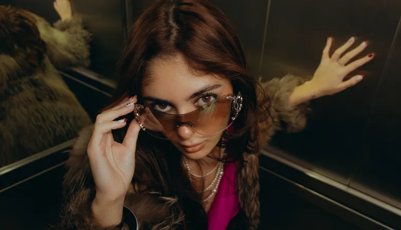Rocío Camani anticipa una historia de ruptura y renacimiento en dos videoclips